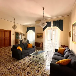 Maman Suite, Center Near Molo Beverello Holiday home